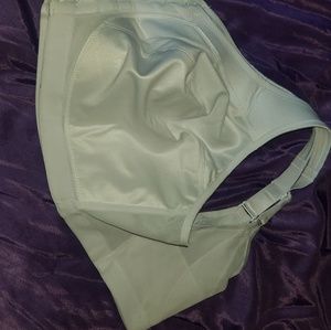 Glamorise Intimates & Sleepwear - NWOT** Glamorise Women's plus sz.WHITE colored bra Glamorise Intimates & Sleepwear - NWOT** Glamorise Women's plus sz.WHITE colored bra